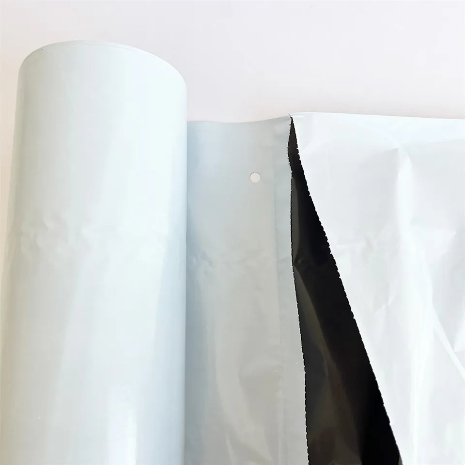 Oldindan ochilgan plastik pochta paketlari